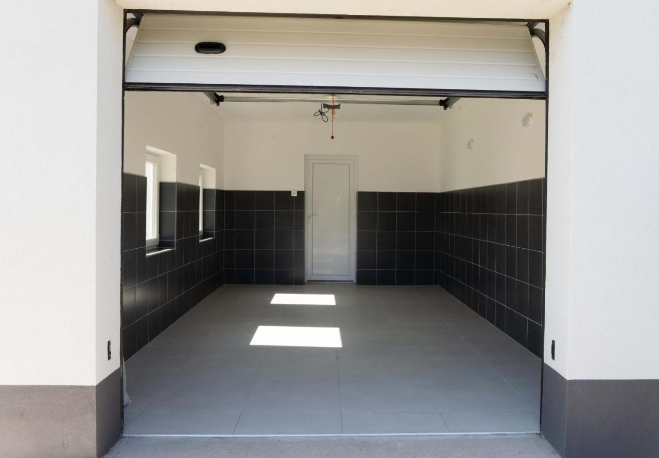 Kunfoglalas Apartmanhaz Kisujszallas ภายนอก รูปภาพ