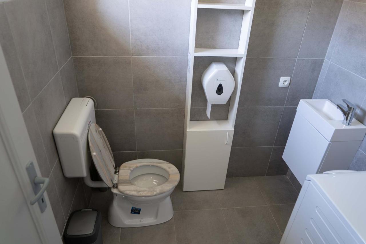 Kunfoglalas Apartmanhaz Kisujszallas ภายนอก รูปภาพ